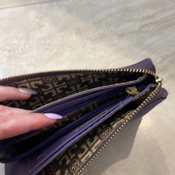 Tory Burch clutch - Picture 2 of 3